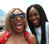 Serena et Venus Williams lors du Grand Prix de Formule 1 (F1) de Miami, le 8 mai 2022. 