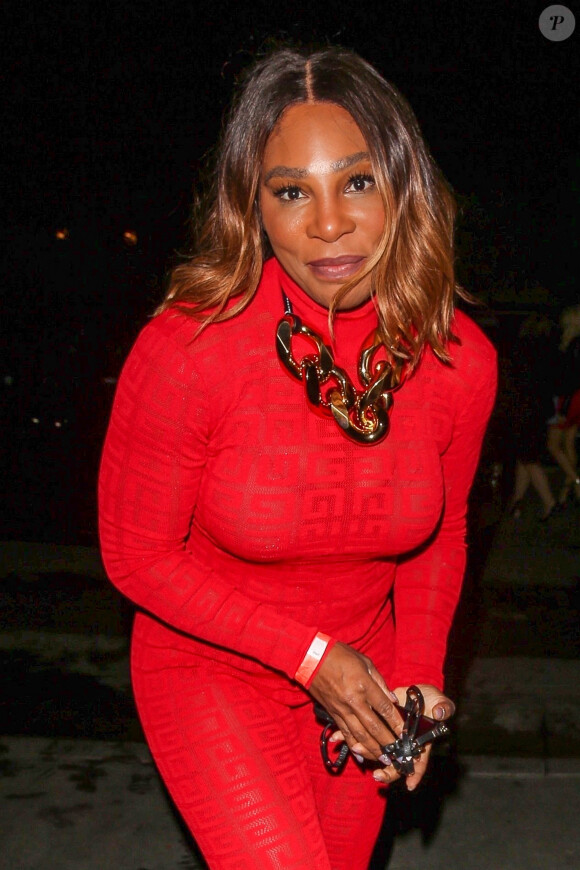 Serena Williams arrive à la soirée "Darren Dzienciol & Richie Akiva' s Oscar Party" à Los Angeles, le 26 mars 2022. 