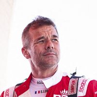 Sébastien Loeb zigzague entre un zèbre et une girafe : vidéo impressionnante du champion de rallye