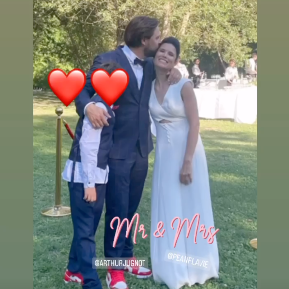 Story Instagram de Flavie Péan, en compagnie de son mari Arthur Jugnot et son fils Célestin né de sa relation avec Cécilia Cara.