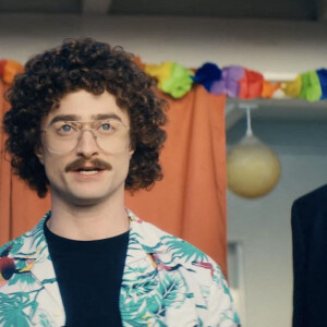 Images du film "The Al Yankovic Story" avec Daniel Radcliffe.