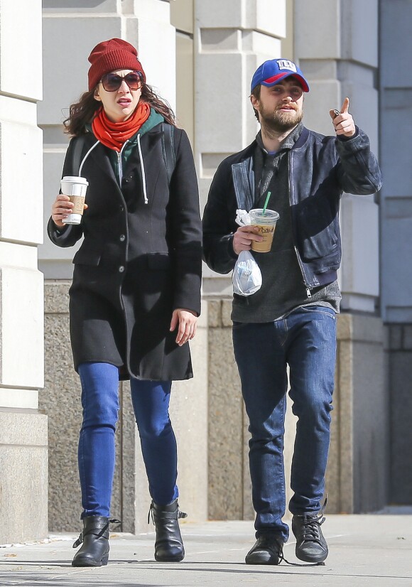 Exclusif - Daniel Radcliffe se promène avec sa petite amie Erin Darke dans le quartier de West Village à New York, le 31 octobre 2016.