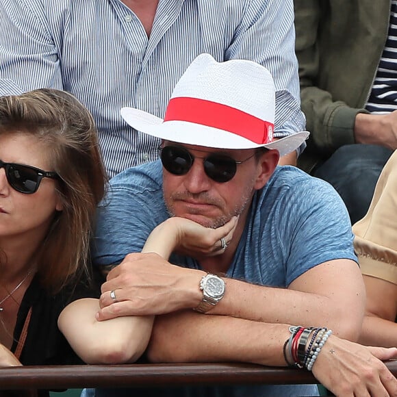 Flavie Flament et son compagnon Vladimir regardent le match entre R.Nadal et R. Gasquet ainsi que son ex mari Benjamin Castaldi avec sa femme Aurore Aleman dans les tribunes des Internationaux de France de Tennis de Roland-Garros à Paris le 2 juin 2018. © Jacovides/Moreau/Bestimage