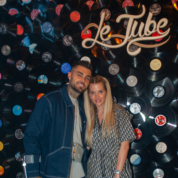 Exclusif - Thibault Garcia et sa femme Jessica Thivenin lors de la soirée " Come Chill with Booba " au bar Le Tube à Dubaï le 21 octobre 2021. © Nicolas Briquet / Bestimage