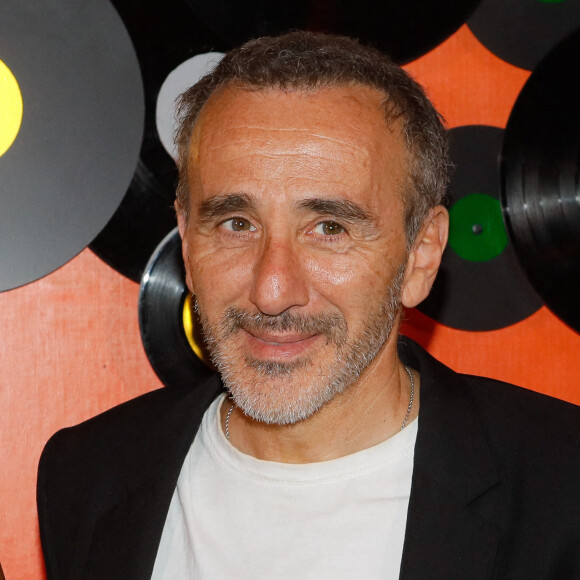Elie Semoun lors de la soirée de vernissage de l'artiste Emmanuelle Rybojad chez Angie à Paris le 29 juin 2022. © Christophe Clovis / Bestimage