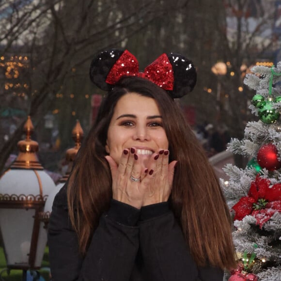 Karine Ferri - Les célébrités fêtent Noël à Disneyland Paris en novembre 2021. © Disney via Bestimage