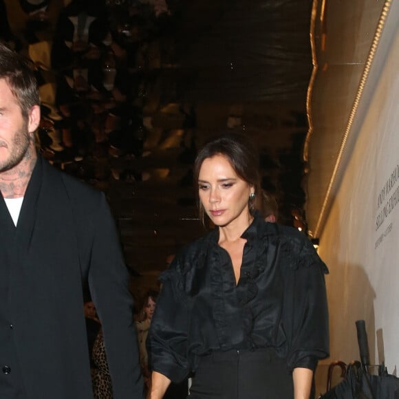 David Beckham et sa femme Victoria Beckham quittent la fête du 275ème anniversaire de Sotheby's à Londres, Royaume Uni, le 30 septembre 2019. 