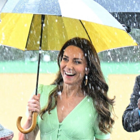 Le prince William, duc de Cambridge, et Catherine (Kate) Middleton, duchesse de Cambridge, visitent l'école primaire Sybil Strachan à Nassau aux Bahamas, le 25 mars 2022.