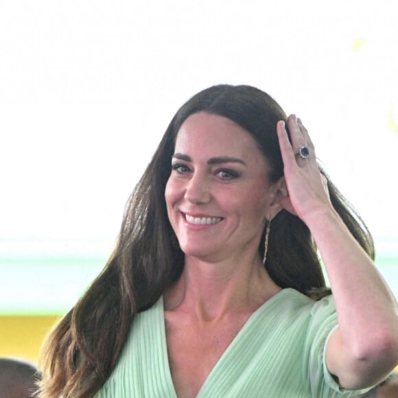 Catherine (Kate) Middleton, duchesse de Cambridge, visite l'école primaire Sybil Strachan à Nassau aux Bahamas, le 25 mars 2022.