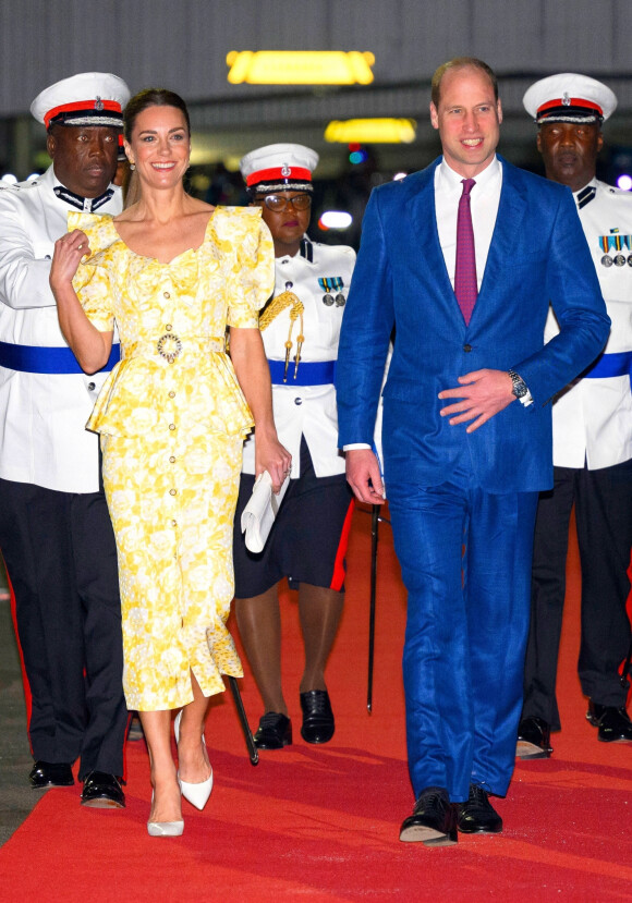 Le prince William, duc de Cambridge, et Catherine (Kate) Middleton, duchesse de Cambridge, quittent les Bahamas depuis l'aéroport international Lynden Pindling. 