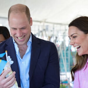 Le prince William, duc de Cambridge, et Catherine (Kate) Middleton, duchesse de Cambridge, visitent "Fish Fry" à Abaco, le 26 mars 2022. 