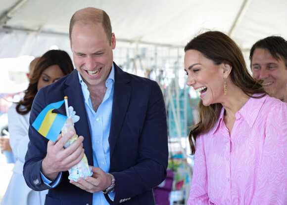 Le prince William, duc de Cambridge, et Catherine (Kate) Middleton, duchesse de Cambridge, visitent "Fish Fry" à Abaco, le 26 mars 2022. 
