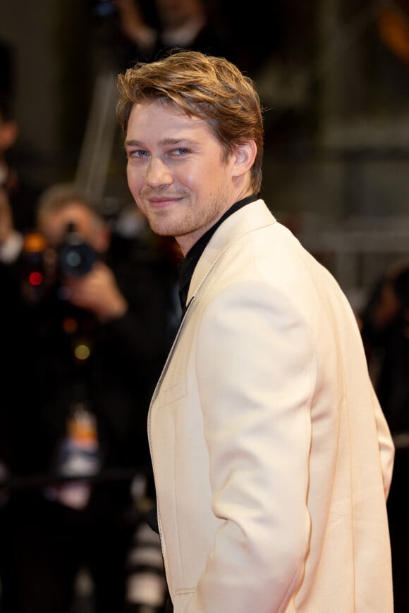 Joe Alwyn (compagnon de T.Swift) - Montée des marches du film " Stars At Noon " lors du 75ème Festival International du Film de Cannes. Le 25 mai 2022 © Cyril Moreau / Bestimage