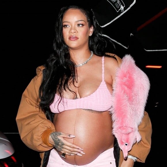 Rihanna a diné au restaurant "Nice Guy" à West Hollywood.