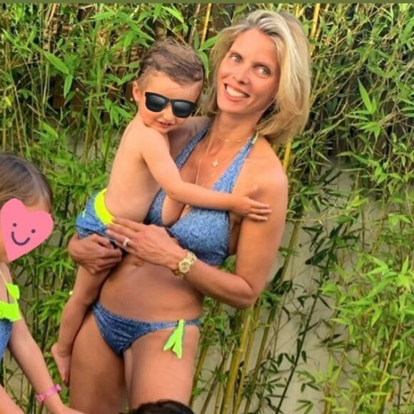 Sylvie Tellier avec son mari Laurent et ses trois enfants. Photo publiée sur Instagram le 19 juin 2022, à l'occasion de la fête des Pères.