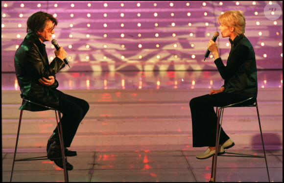 Jacques Dutronc en duo avec Françoise Hardy invités à l'émission de Michel Drucker à Paris en 2000.