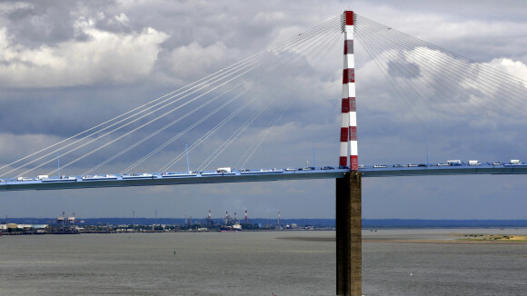 "Un père qui tue sa fille, c'est d'une violence inouïe" : Les terribles éléments du drame du pont de Saint-Nazaire