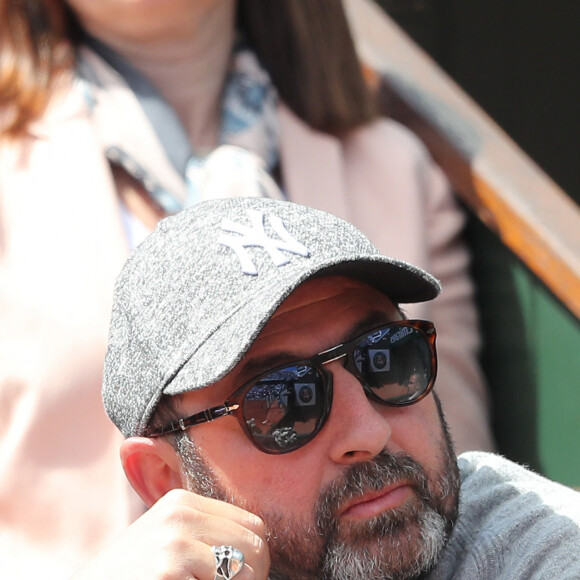 Kad Merad et son fils Khalil (13 ans) dans les tribunes des Internationaux de Tennis de Roland Garros à Paris le 7 juin 2017 © Cyril Moreau-Dominique Jacovides/Bestimage