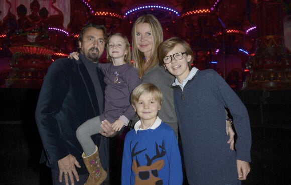 Henri Leconte, sa femme Florentine et leurs enfants Marylou, Ulysse et Jules - Le musée Grevin accueille le Pere Noel Coca-Cola a l'occasion des fetes de fin d'année a Paris, le 20 novembre 2013.