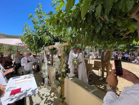 Mariage de Christine Bravo et Stéphane Bachot, en Corse. Photo partagée par un invité du couple sur Instagram.