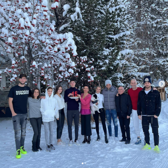 Zinédine Zidane, son épouse Véronique Zidane et leurs quatre fils, Enzo, Luca, Théo et Elyaz fêtent Noël en famille à la montagne. Décembre 2020.