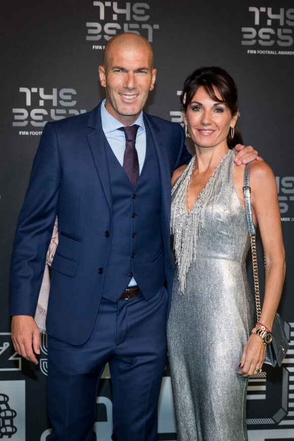 Zinedine Zidane et sa femme Véronique - Les célébrités arrivent à la cérémonie des Trophées Fifa au Royal Festival Hall à Londres, Royaume Uni. © Cyril Moreau/Bestimage