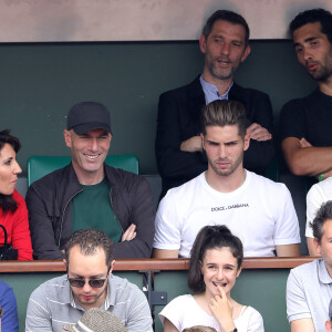 Zinédine Zidane, sa femme Véronique et leurs fils Luca et Enzo dans les tribunes des Internationaux de France de Tennis de Roland Garros à Paris, le 10 juin 2018. © Dominique Jacovides - Cyril Moreau/Bestimage