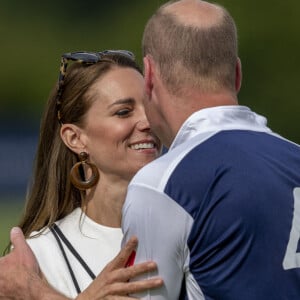 Le prince William et Kate Middleton - Match de polo caritatif Out-Sourcing Inc au Guards Polo Club, Smiths Lawn à Windsor.