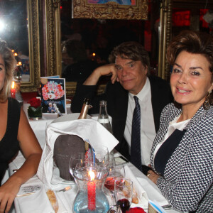 Bernard Tapie avec sa femme Dominique et sa fille Sophie - Michou fête ses 85 ans et les 60 ans de son cabaret à Paris le 20 juin 2016. © Philippe Baldini / Bestimage 