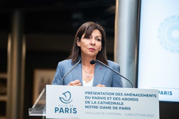 Anne Hidalgo lors de la présentation du projet de réaménagement des berge de Notre Dame de Paris, France, le 27 juin 2022. © Baptiste Autissier/Panoramic/Bestimage