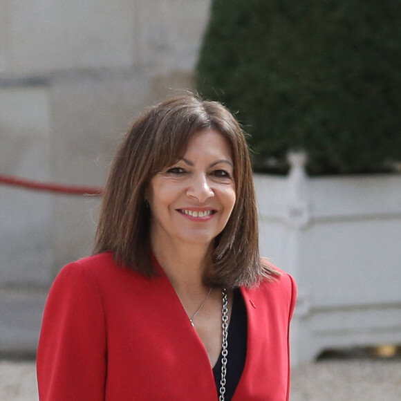 Anne Hidalgo arrive au palais présidentiel de l'Élysée, à Paris, le 7 mai 2022, pour assister à la cérémonie d'investiture d'Emmanuel Macron comme président français, suite à sa réélection le 24 avril dernier © Stéphane Lemouton/Bestimage 