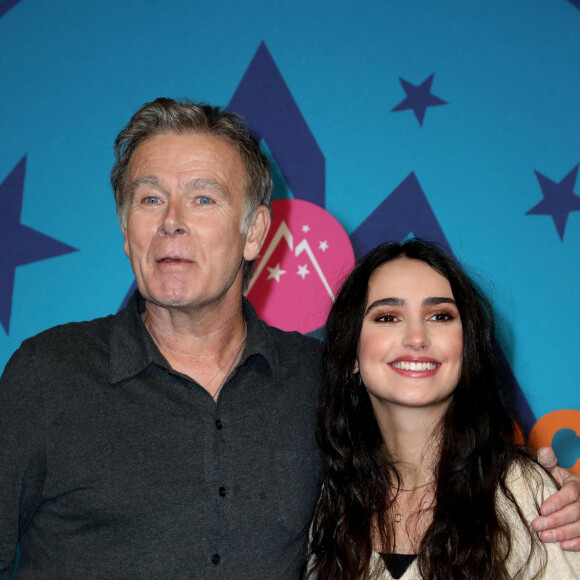 Louna Espinosa et Franck Dubosc - Photocall de la soirée lors de la 25ème édition du Festival international du film de comédie de l'Alpe d'Huez le 18 janvier 2022. © Dominique Jacovides / Bestimage 