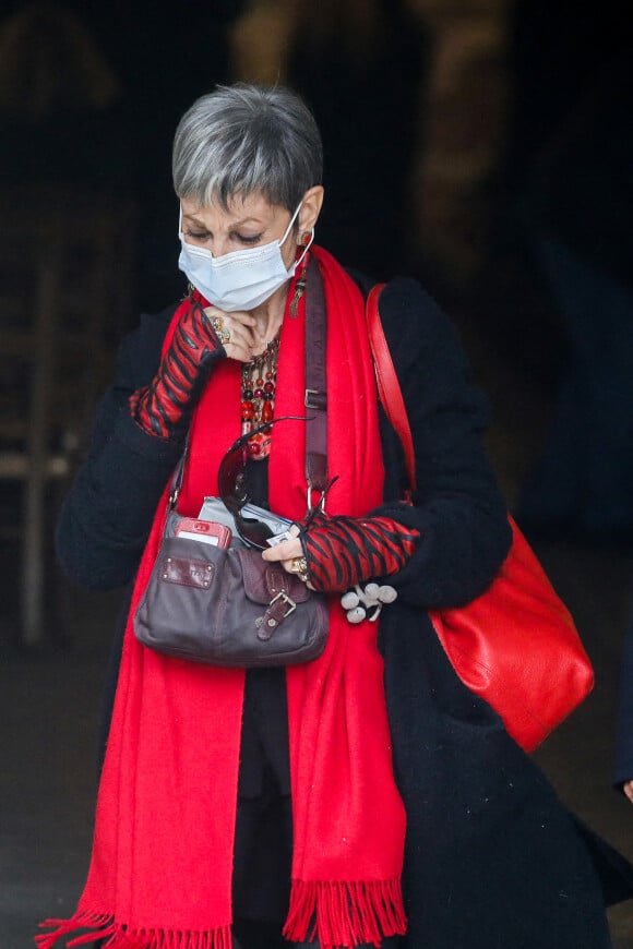 Isabelle Morini-Bosc - Sorties des obsèques de Yves Rénier en l'église Saint-Pierre de Neuilly-sur-Seine, France, le 30 avril 2021. 