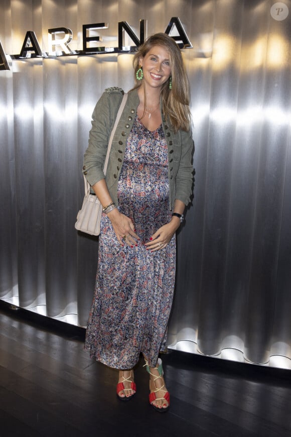 Exclusif - Ophélie Meunier (enceinte) - Arrivées au concert hommage à Johnny Hallyday "Que je t'aime" à l'AccorHotels Arena Paris Bercy à Paris. Le 14 septembre 2021 © Borde-Jacovides-Moreau / Bestimage