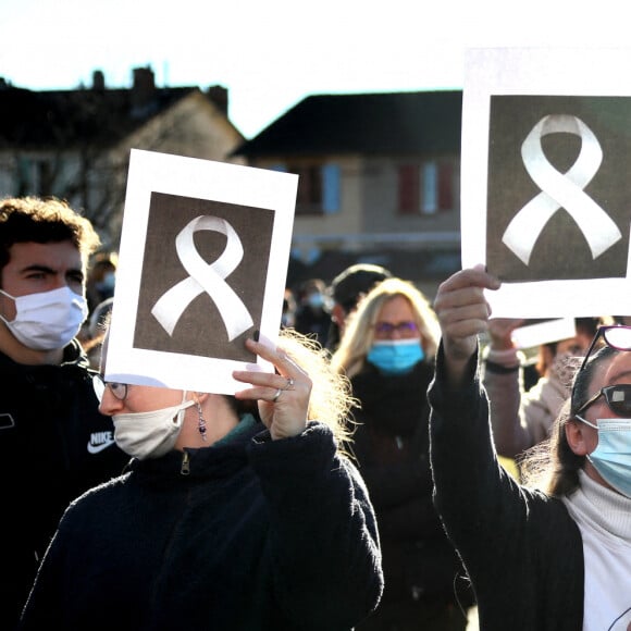 La famille et les proches se sont réunis pour une marche blanche en hommage à Delphine Jubillar, l'infirmière de 33 ans, disparue il y a un an, à Cagnac-les-Mines. Le 19 décembre 2021 © Patrick Bernard / Bestimage
