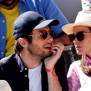 Le chanteur Vianney et sa compagne Catherine Robert - Les célébrités dans les tribunes lors des internationaux de France de Tennis de Roland Garros 2022 à Paris, France, le 2 juin 2022. © Dominique Jacovides/Bestimage 