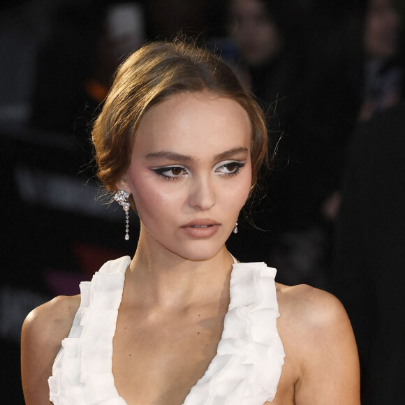 Lily-Rose Depp à la première du film Netflix's "The King" lors de la 63ème édition du festival BFI du film de Londres au cinéma Odeon Luxe Leicester Square à Londres, Royaume Uni, le 3 octobre 2019. 