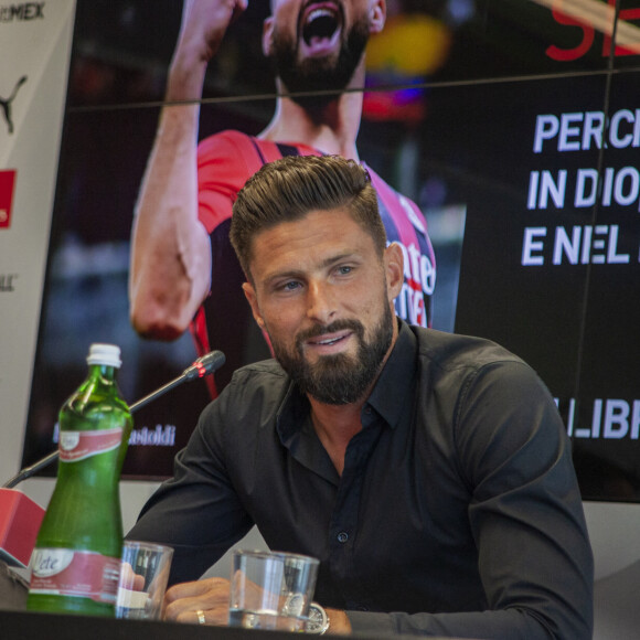 Olivier Giroud en conférence de presse pour la sortie en Italie de son livre "Crederci sempre" à Milan. Il s'agit de la traduction en italien de son livre autobiographique publié en 2020 en France "Toujours y croire". Milan, le 7 juillet 2022.