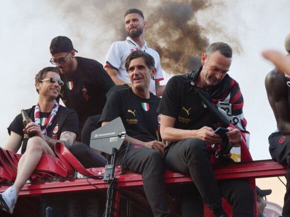 Les joueurs de l'AC Milan célèbrent leur titre de champion d'Italie à Milan le 24 mai 2022.