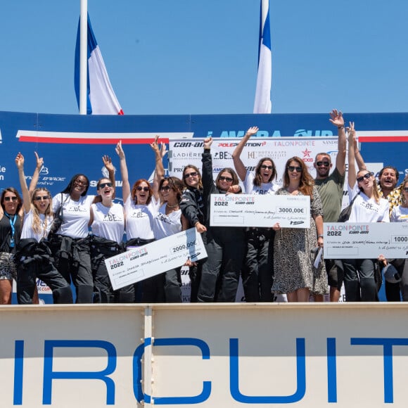 Marlène Schiappa, secrétaire d'Etat, chargée de l'Économie sociale et solidaire et de la Vie associative avec Charlotte Gabris, Sandra Sisley, Léna Simonne, Julia Layani, Vanessa Guide, Nami Isackson, Melococo, Josephine Drai, Tristane Banon Elise Goldfarb - Deuxième édition du challenge caritatif "Talon Pointe Saison 2 / Can-Am" sur le circuit Paul Ricard au Castellet, France, le 9 juillet 2022. © Patrick Carpentier/Bestimage 