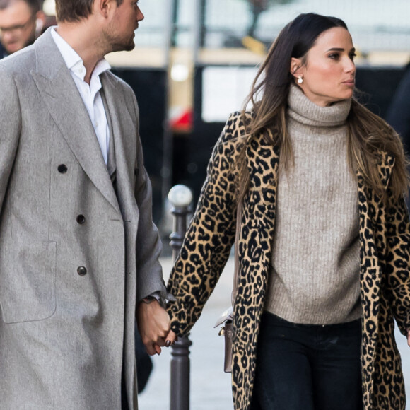 Capucine Anav et son compagnon Victor sont allés choisir leurs alliances pour leur futur mariage, à la bijouterie Galeries Lafayette - Royal Quartz Paris rue Royal à Paris, France, le 7 février 2022. 