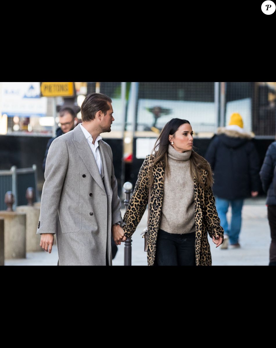 Capucine Anav et son compagnon Victor sont allés choisir leurs alliances pour leur futur mariage, à la bijouterie Galeries Lafayette - Royal Quartz Paris rue Royal à Paris, France, le 7 février 2022.