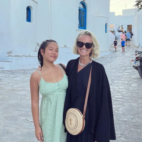 Laetitia Hallyday : sublime avec Joy, photos de vacances en Grèce