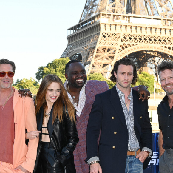 Brad Pitt, Joey King, Brian Tyree Henry, Aaron Taylor-Johnson et David Leitch - Photocall du film "Bullet Train" sur le bateau-mouche "L'Excellence" au Port Debilly à Paris. Le 16 juillet 2022 © Coadic Guirec / Bestimage 