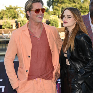 Brad Pitt et Joey King - Photocall du film "Bullet Train" sur le bateau-mouche "L'Excellence" au Port Debilly à Paris. Le 16 juillet 2022 © Coadic Guirec / Bestimage 