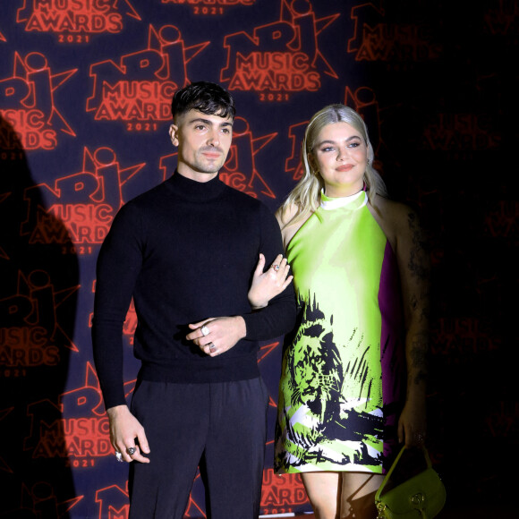 Florian Rossi et sa compagne Louane Emera lors de la 23ème édition des NRJ Music Awards 2021 au Palais des Festivals de Cannes, le 20 novembre 2021. © Veeren / Bestimage