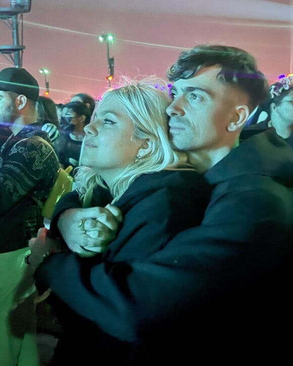 Louane avec son compagnon Florian Rossi au festival de Coachella, avril 2022.