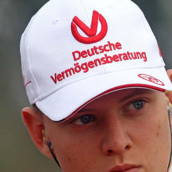 Mick Schumacher - Corinna Schumacher, la femme de Michael Schumacher assiste à la course de Formule 4 de son fils Mick à Hockenheim le 1 octobre 2016.