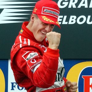 Michael Schumacher sur le podium du Grand Prix de Formule 1 d'Australie. Le 3 mars 2002 