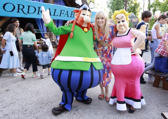 Élodie Gossuin (Miss France 2001) lors de l'opération "L'été gaulois fait son grand retour au Parc Astérix" à Plailly le 8 juillet 2022. © Christophe Aubert via Bestimage 